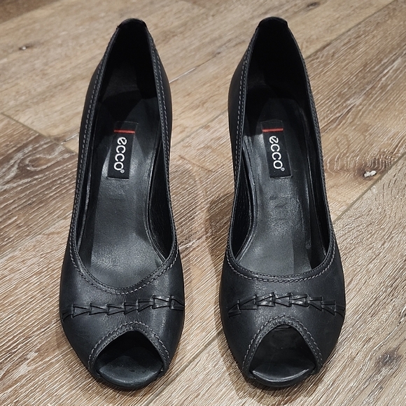 Ecco Keen Black Leather Business Casual Peep Toe Comfort Heels SlipOn Minimalist - Picture 3 of 10